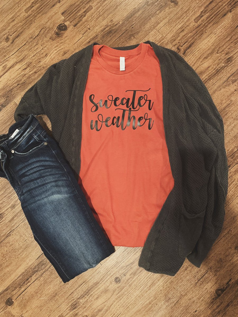 it’s my favorite time of the year — s w e a t e r w e a t h e r 🍂❤️
•
•
•
This rust “sweater weather” tee is perfect for fall! $18 and this cute little tee is yours! DM or text me to get one for your closet! 😉 #graphicteejunkie #sweaterweather