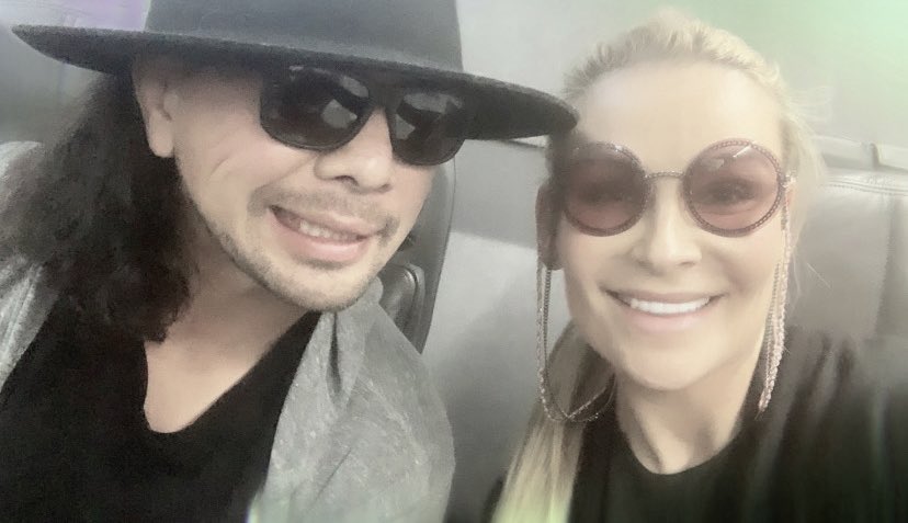Talking about my 🐈 2pawz all the way to LAX with <a href="/ShinsukeN/">Shinsuke Nakamura</a>! What a time to be alive! ✈️✈️✈️