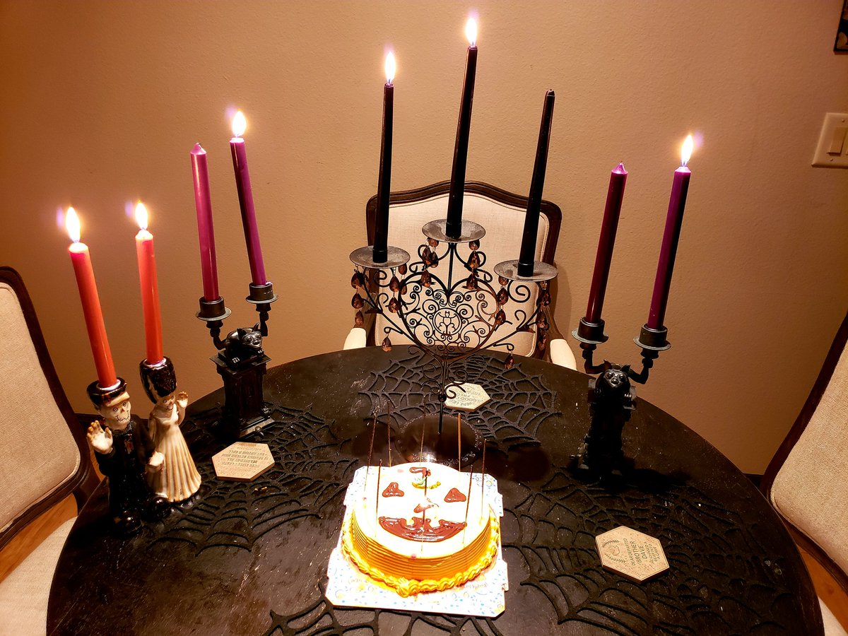 #31DaysofHalloween  -- Day 3 ... pre- birthday jack-o-lantern <a href="/CarvelIceCream/">Carvel Ice Cream</a> cake!!! A rare treat in Orlando! Thank you @HannanChakkar 🧡🧡🧡