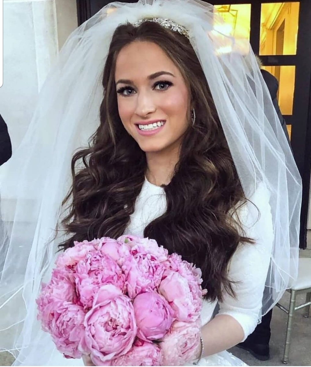 SWEET NEW YEAR OF SMILES &amp; SIMCHOS AHEAD!!

#laleterracehall #laketerrace #upscalejewishweddings #jewishbride #bridal #bride #mua #dreamy #upscalekoshervenue #highendevents #eventplanner #events #creative #partyplanner #specialnight #jewishceremony #simcha #kallah #mazeltov