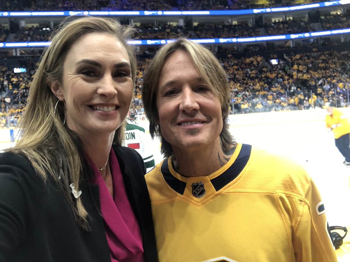 Aj Mleczko Griswold On Twitter Special Guest Star Inside The Glass With Me Here Is Nashville So Fun To Have Predsnhl Fan Keithurban Join Me For The 2nd Period Fangirl Https T Co Uksuvwbaor