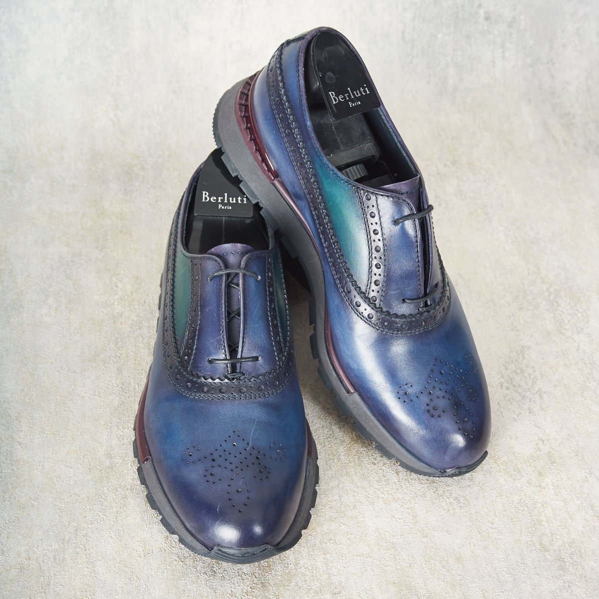 Berluti Nero Blue with Green Fast Track Torino Calf Leather Sneaker  (Pre-Owned) UK 7.5/ EU 41.5 HKD 7,500 | USD~957 #drop93 #drop93hk  #thearmoury #menstyle #newarrivals #luxurymenswear #mensfashion #berluti  #berlutishoes #footwear #menshoes #shoes