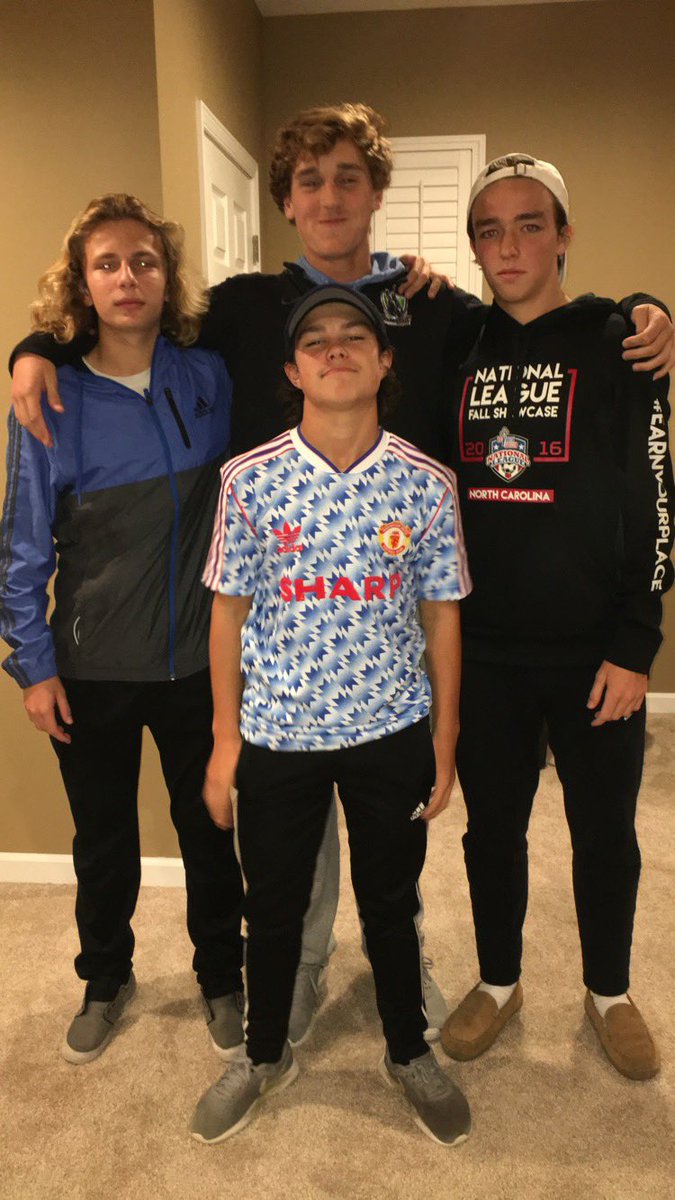 evansoccer07's tweet photo. Happy birthday @manusoccer77🤪🎂 https://t.co/GfQ4aFPUfl
