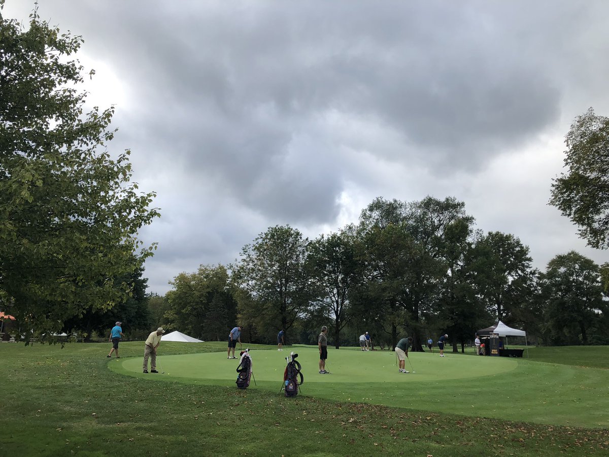 GCSAA_GL's tweet photo. @theigcsaa Fundraiser hosted by @CGTurf was first-class all the way. Thanks to the board for setting it up and all the members who came out to support. Greens were awesome and some of the coolest flags around to boot. https://t.co/7gruqS33SX