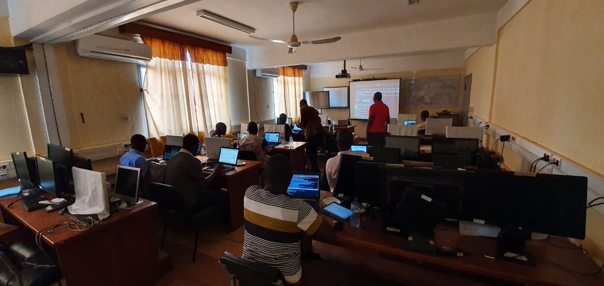 green_bioinfo's tweet image. Our participants today learnt about installing #Singularity #conteners and setting #slurm configuration with our #HPC #admin Ndomassi Tando. An intensive one week training at the university Joseph Ki-Zerbo in Ouagadougou! #Bioinformatics #cluster @PathoBios @ItropBioinfo @ird_fr