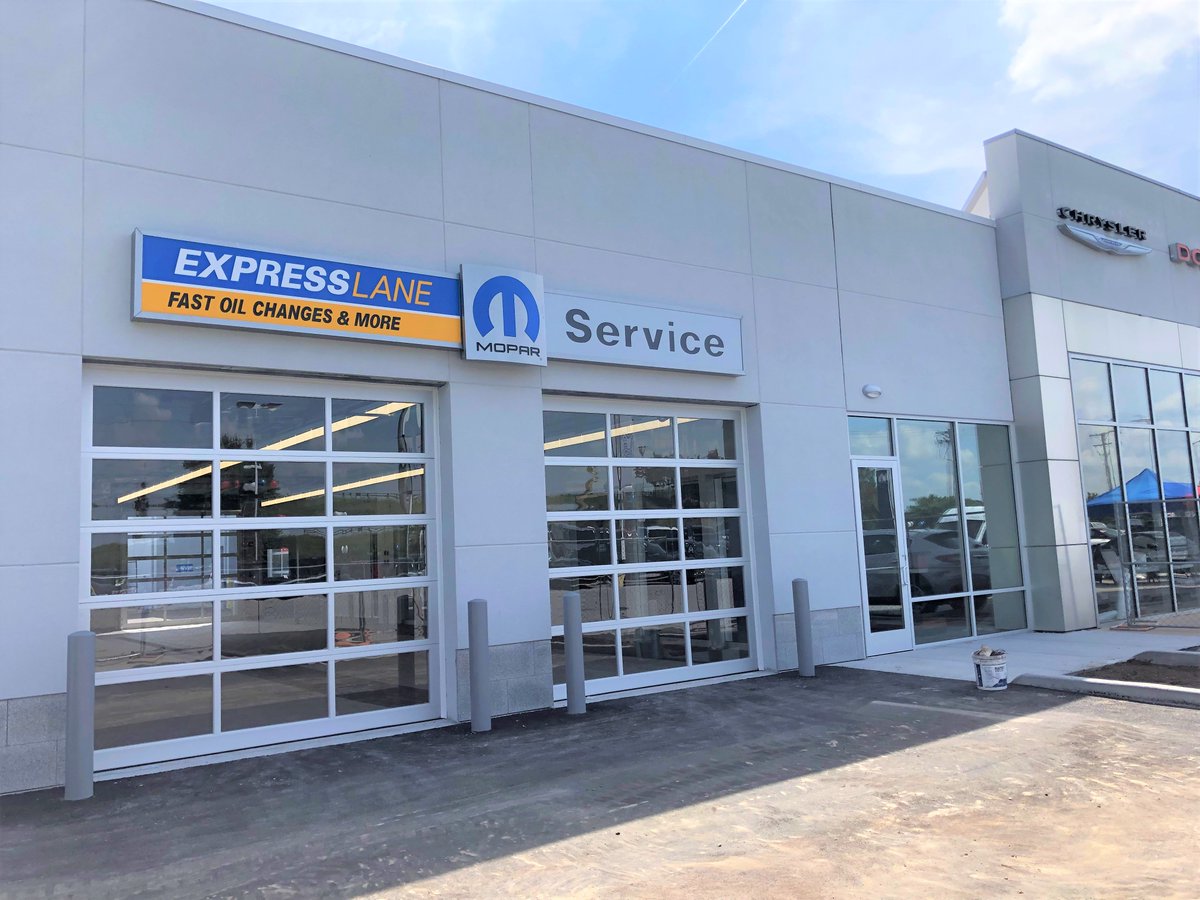 PinnacleSTL's tweet photo. Great progress at the Napleton Mid Rivers Chrysler project! Phase I is complete and Phase II is underway. Be on the look out for more updates! Napleton Automotive Group #DefilippisandAssociates #Napleton #MidRiversChrysler #PinnacleContracting #STL https://t.co/83OaqAoZvi