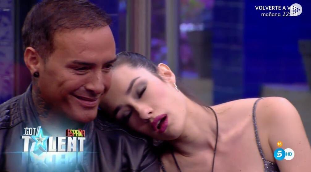 andreatoscano_5's tweet photo. A los 5 min de elegir una peli con tu novio #GHVIPGala5 https://t.co/AIDL0dOS1S