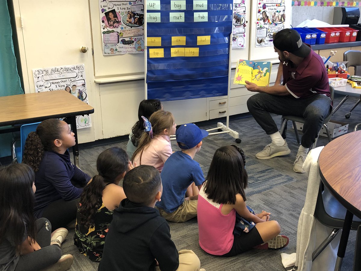 MrsHope18's tweet photo. Thank you @UofRedlands 🏈Bulldogs for volunteering your time weekly to read with these firsties! They LOVE it!📚 @mentoneRUSD @UofR_Football @RedlandsUSD https://t.co/JlEovKrJm3