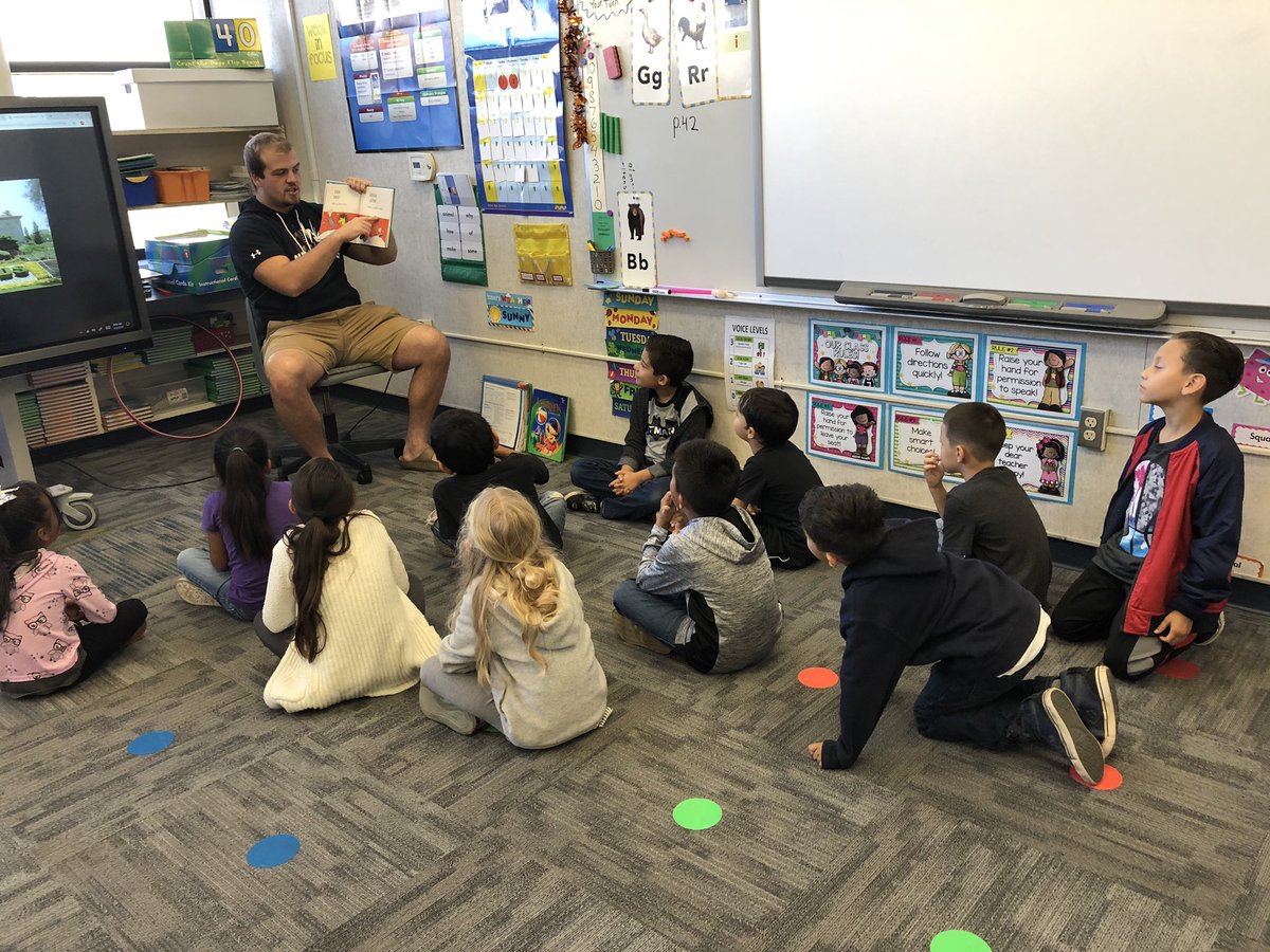 MrsHope18's tweet photo. Thank you @UofRedlands 🏈Bulldogs for volunteering your time weekly to read with these firsties! They LOVE it!📚 @mentoneRUSD @UofR_Football @RedlandsUSD https://t.co/JlEovKrJm3