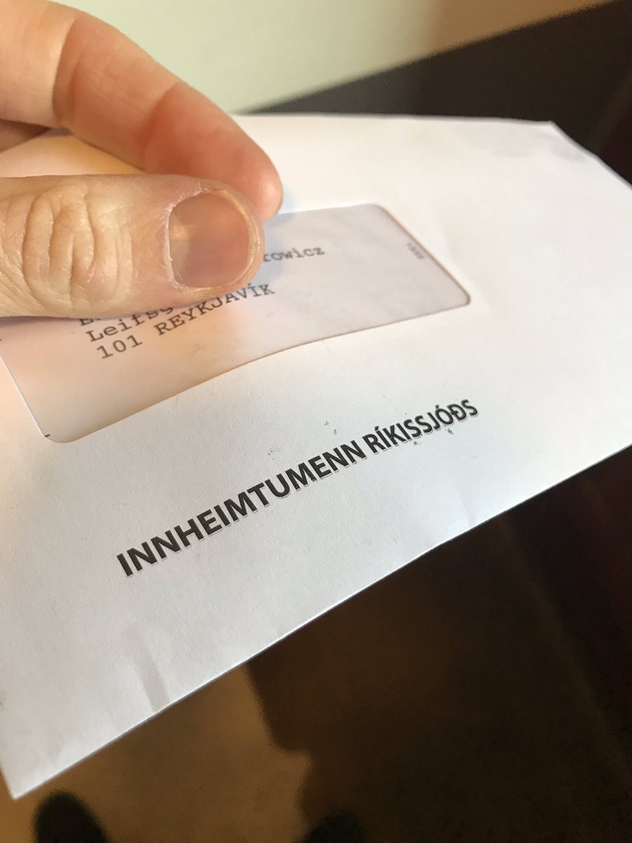 Er ég nokkuð einn um að fá kvellskitu í hvert sinn sem ég sé bréf frá INNHEIMTUMÖNNUM RÍKISSJÓÐS. Er ekki hægt að nota vinalegri font í ljósbláu eða grænu sem segir eitthvað eins og ,,Innheimta Ríkissjóðs - andið eðlilega”