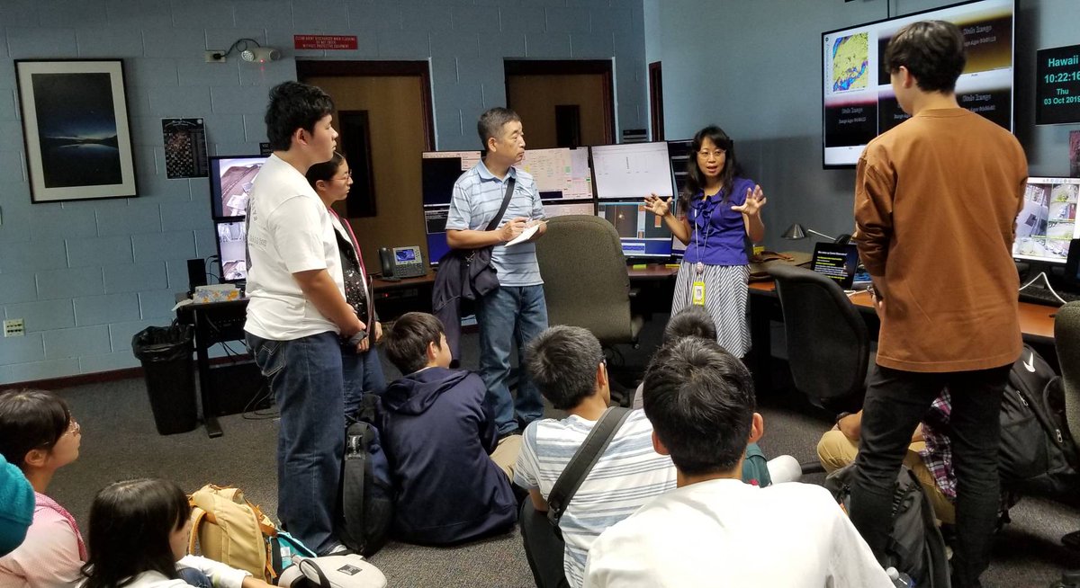 GeminiObs's tweet image. Head of Science Operations at Gemini North, Atsuko Nitta spoke with students from Namiki Secondary School today in the Gemini North control room. The students learned about careers in astronomy and recent discoveries made by Gemini.
#hawaiiastronomy #discovertogether #oirlab