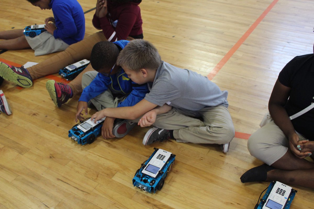 MrsJordanSMS's tweet photo. Some of our @mnps_i3stem students at the @TXInstruments event! We have some great drivers already.... with coding😉 @MNPS_STEAM @magnet_stem @MetroSchools @jantheteach @JberrySTEAMSci @DrJLWhitlock https://t.co/GUo6qHL4fb