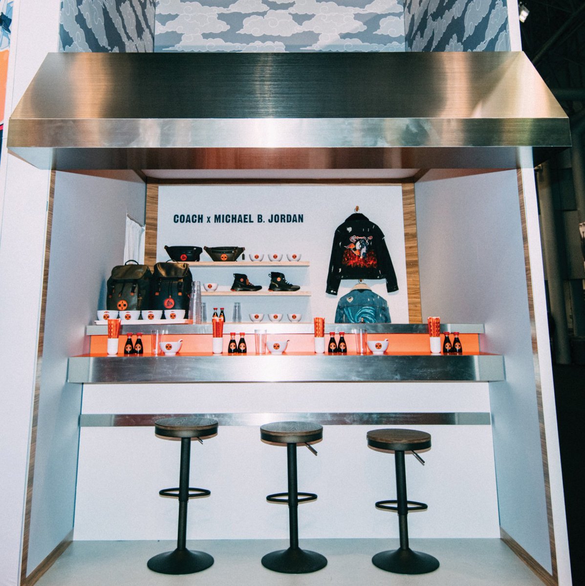 Coach's tweet photo. Serving up style at #NYCC19. Visit our #CoachxMBJ pop-up (booth 1336) through Sunday, October 6 to shop our exclusive #Naruto-inspired T-shirt. #NYCC19 https://t.co/UFhomKAis1