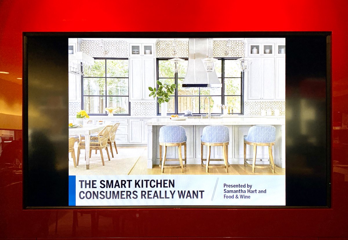 MieleUSA's tweet photo. Standing room only! Amazing turnout at our @LuxeHome_Chi boutique (Suite 133) for our cooking demo and CEU, presented by @foodandwine and Samantha Hart. Thank you all for coming!
#MieleCool #kitchen #DesignChicago https://t.co/yRtxphYi9o