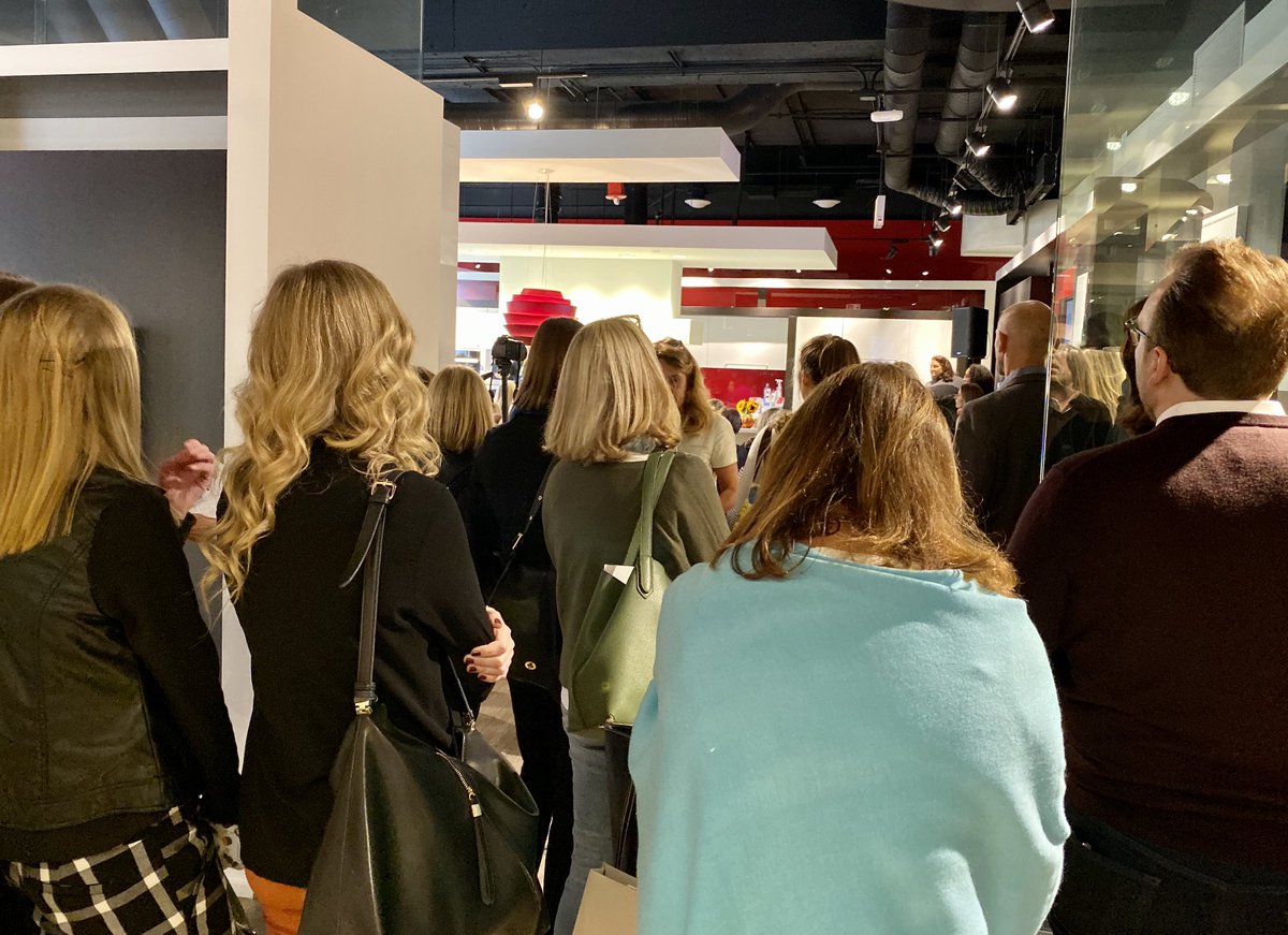 MieleUSA's tweet photo. Standing room only! Amazing turnout at our @LuxeHome_Chi boutique (Suite 133) for our cooking demo and CEU, presented by @foodandwine and Samantha Hart. Thank you all for coming!
#MieleCool #kitchen #DesignChicago https://t.co/yRtxphYi9o