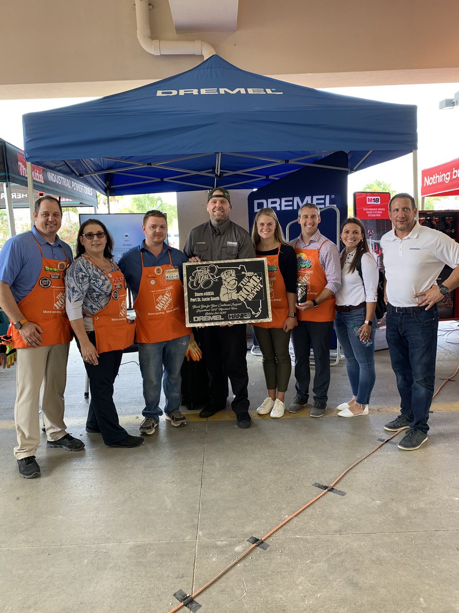 supat213's tweet photo. #6934 RVP/MVP D25T walk. Thank you to all our associates,  vendors,merchants and MET for all making this walk a great event. #sellitall #2019giftcenter #christmasB4halloween @SantiBernardez @Chris_J_Mangino @DWM1979 @taracookthdasm @rholdey15 @dremel @HanroStudios https://t.co/NzfNbyX4vP