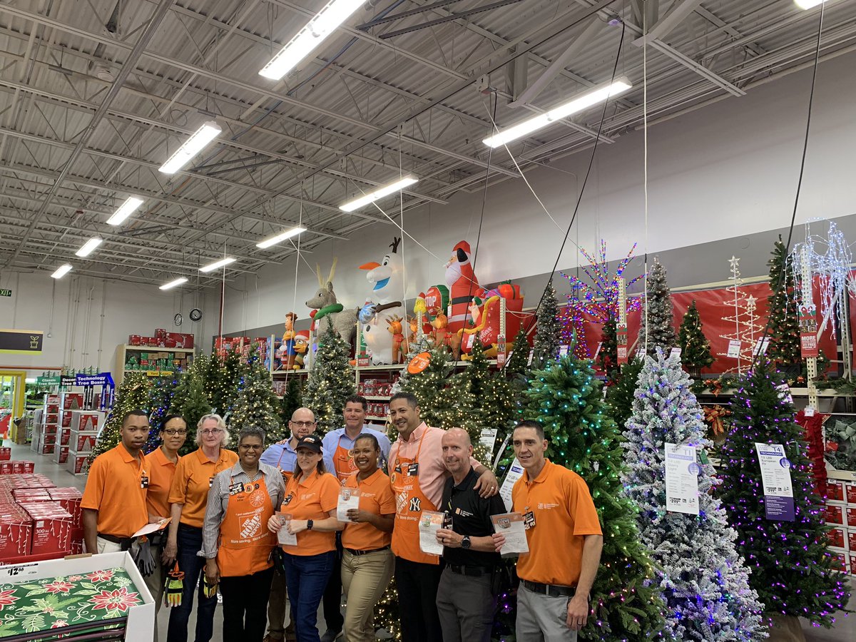 supat213's tweet photo. #6934 RVP/MVP D25T walk. Thank you to all our associates,  vendors,merchants and MET for all making this walk a great event. #sellitall #2019giftcenter #christmasB4halloween @SantiBernardez @Chris_J_Mangino @DWM1979 @taracookthdasm @rholdey15 @dremel @HanroStudios https://t.co/NzfNbyX4vP