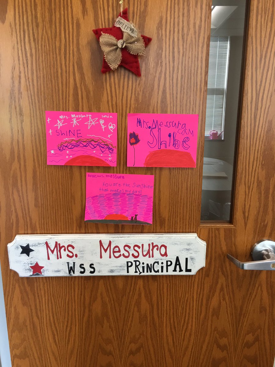 LeRoyWSS's tweet photo. 🌟Found these beautiful messages on my door...love my students! SHINE ON! 🌟#ourmessage #shareyourshine #beststudents https://t.co/oWBXNcdjqV