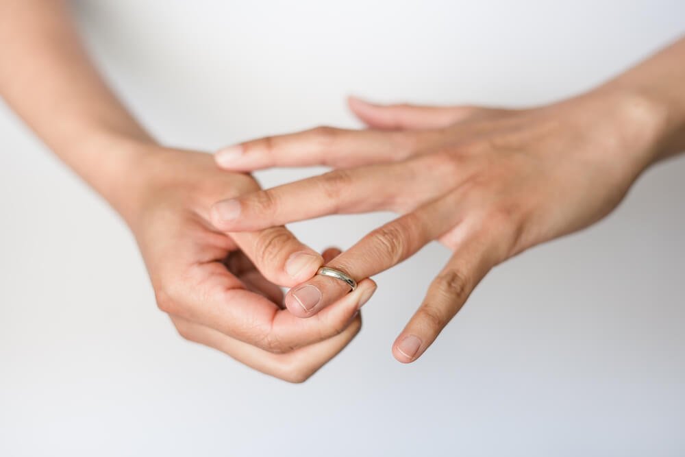 If your marriage is no longer working and you are considering a legal separation instead of divorce, you might be wondering what might make one option better for you than the other. Read our full blog to learn more. woclaw.com/blog/2019/octo…