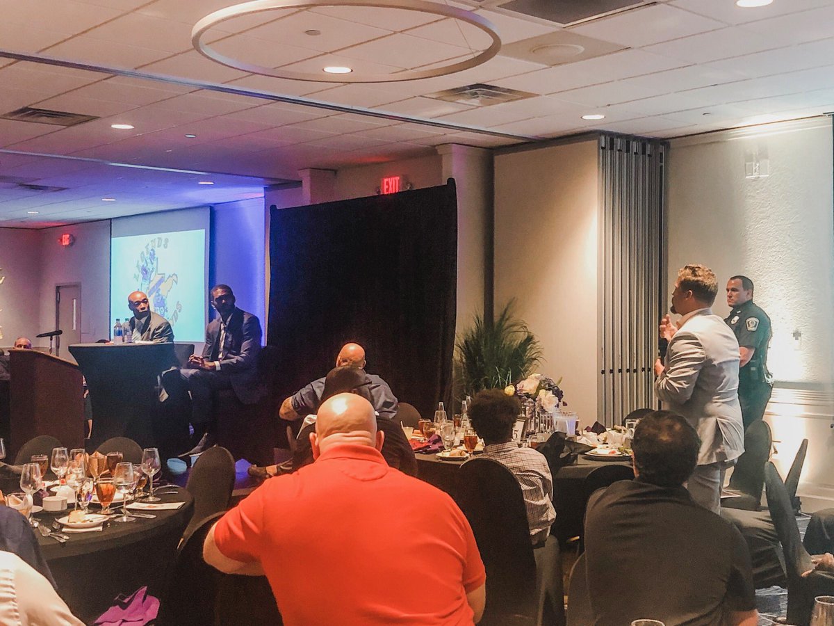 CoachCFreeland's tweet photo. Awesome event last night hearing from THE 🐐 @RandyMoss and 3x Pro Bowler Carl Lee on the Legends Building Legends program. Excited to see the growth of West Virginia’s youth football programs!! #LegendsBuildingLegends https://t.co/EES3eWAVKc