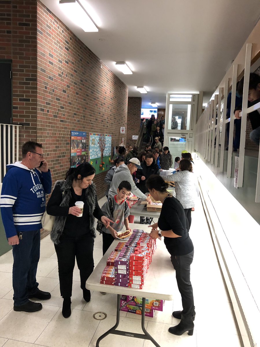 Rain won’t stop our amazing Whiteoaks PS families from Open Houae and the Community Bbq! 🍔🌭 #peelproud #peelfam #communitymatters #openhouse