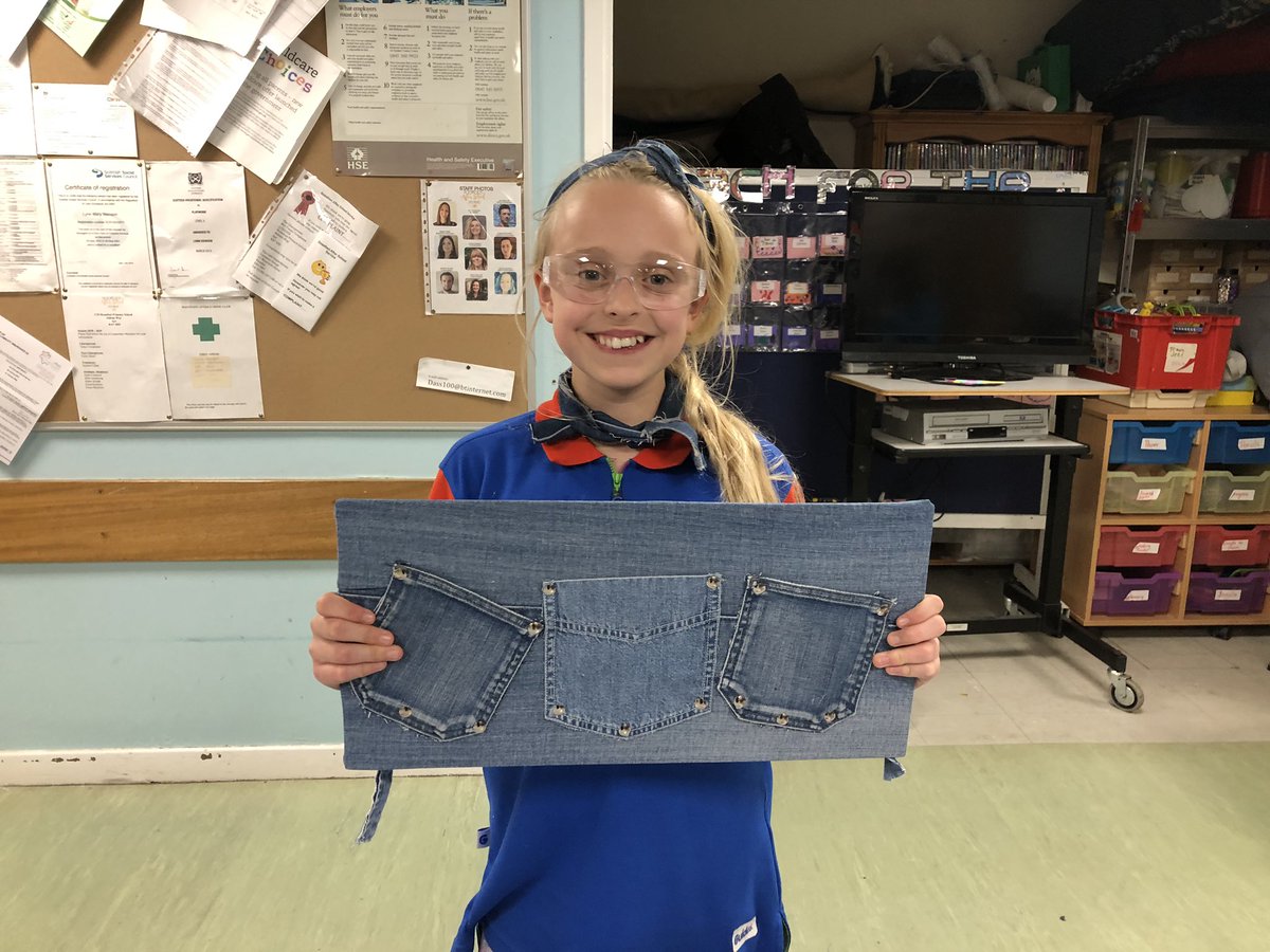 Using a reusable water bottle is our #PlasticPromise ♻️ Eco-bricks and up-cycling all undertaken tonight ♻️🥽👖#FutureGirlActs <a href="/Girlguiding/">Girlguiding</a> <a href="/GirlguidingScot/">Girlguiding Scotland</a> <a href="/southayrshire/">South Ayrshire Council</a>