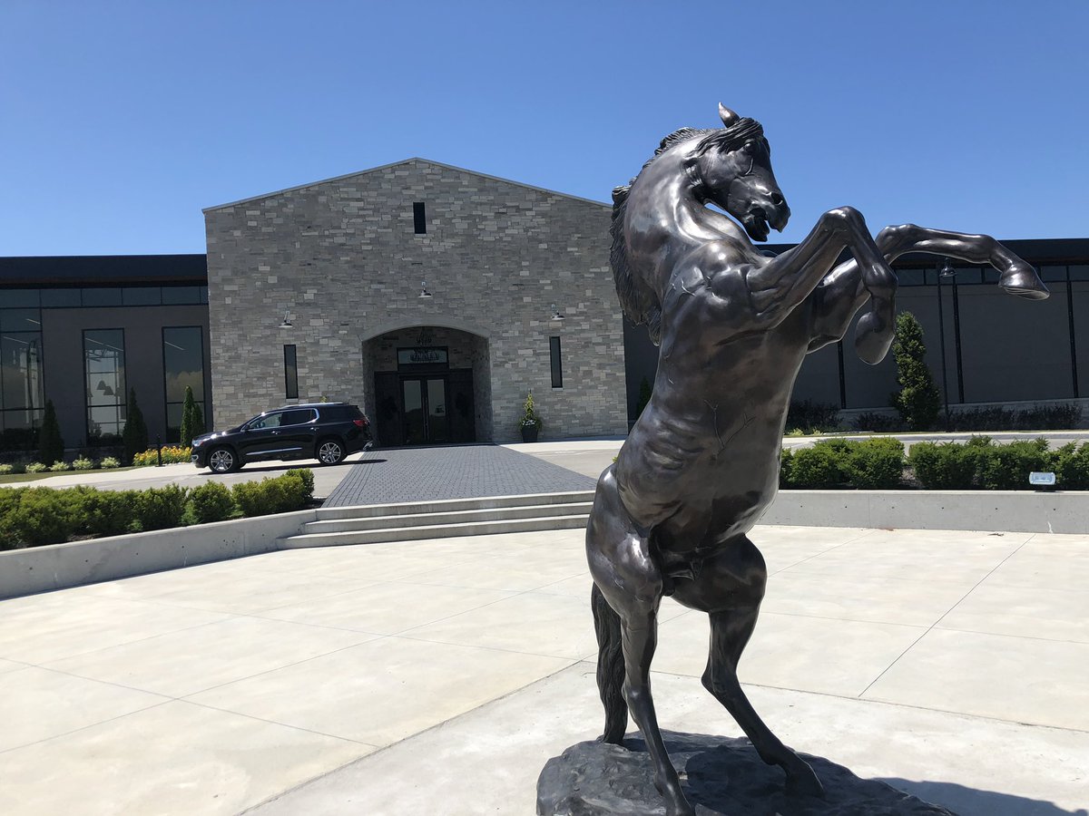 Niagra region  keeps growing - now a hop and skip from #GrandBend, my childhood stompin’ summer vacay place, is the impressive <a href="/darkhorsewine/">Dark Horse Wine</a> winery.