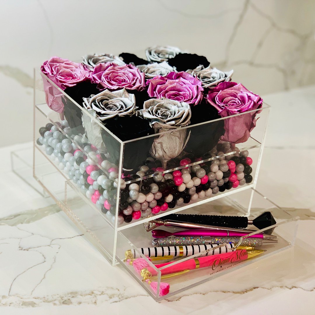 Dress up the office with our Elle Box!

#flowerbox #rosebox #flowers #roses #hellokitty #pink #blackroses #luxury #etsy #shoplocal #handmade #home #decor #decorate #obsessed #beautiful #love #gifts #birthday #anniversary #shopping #wow #pink #silver #silverroses #original #custom