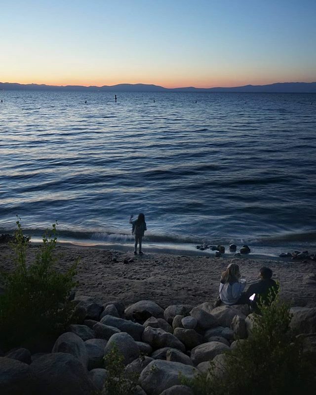 FreeFlowRising's tweet image. A peaceful blue hour by the lake. ift.tt/356gGwE