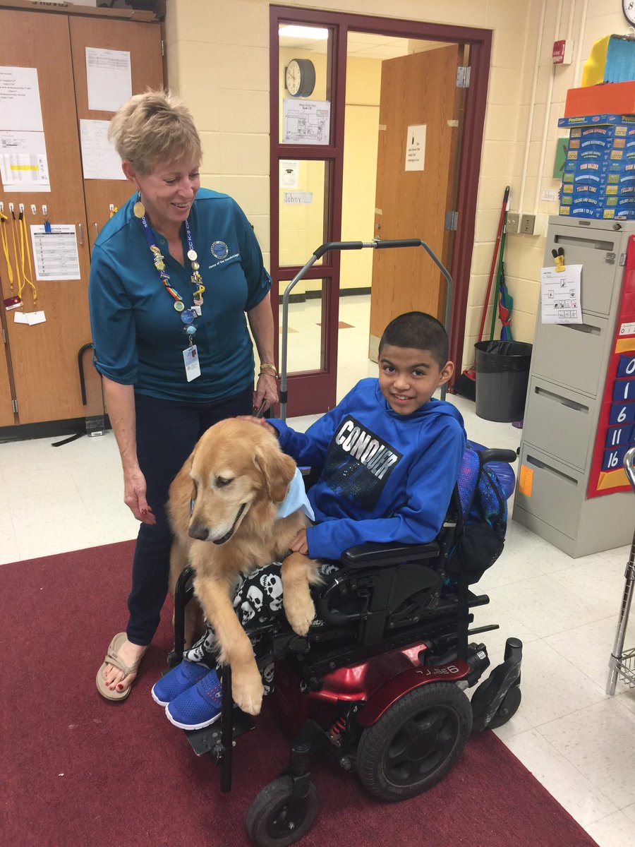 DrSteffenJTMMS's tweet photo. Exciting visit today in Mrs. Mikaโs classroom! #therapydogs #magee #jtmms https://t.co/L0zIRu9xza