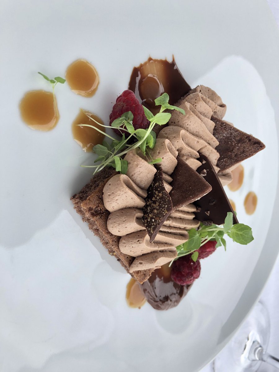 Let’s just say I wore it well <a href="/VinelandEstates/">Vineland Estates Winery</a> first stop of the day, my hair dipped in my glass and painted my tee. #CantWin I must say this is the place to eat on the patio and enjoy Ontario #beamsvillebench #niagrawine and fantastic eats!