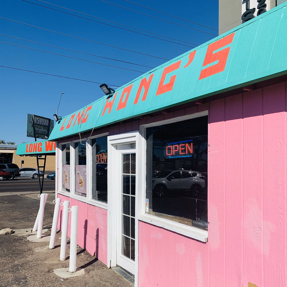 stacidid's tweet photo. Left wing. Right wing. We can all agree on the chicken wing. ✅ #Az Arizona wings #phoenix#cenpho #longwongs #spicy https://t.co/b4epzVc7rt