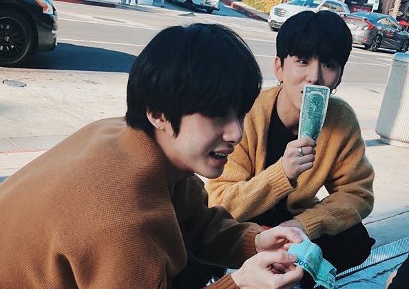 ykhactivities's tweet photo. kihyun giving oli money (2019) https://t.co/m8fIIGeKcP
