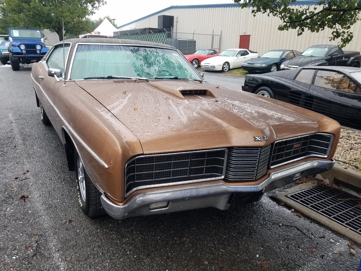 DeanVacX's tweet photo. I love #FullSize Iron with hidden headlights! #FallCarlisle #GreenCars https://t.co/Z49nNA2xhA