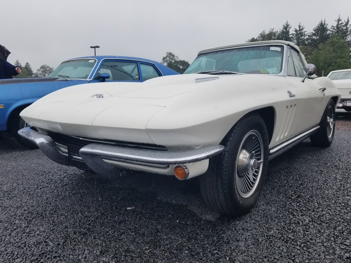 DeanVacX's tweet photo. More #C2 #Corvette s at #FallCarlisle https://t.co/oPNu0MhrD8