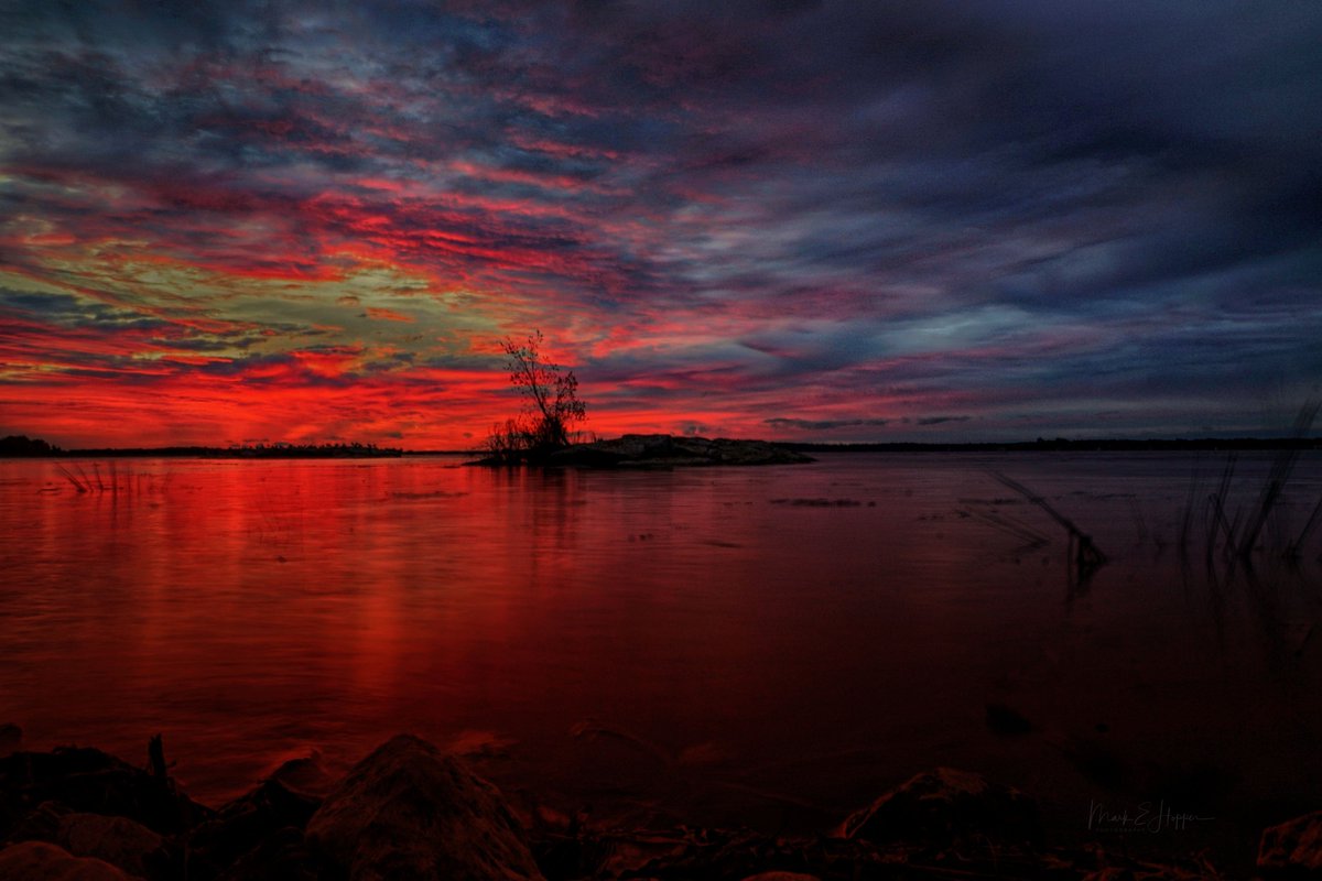 hoppermark's tweet photo. October shine. @weathernetwork  @StormHour  @CanGeo  Oct 3 Bay of Quinte https://t.co/DOyfbW5aMa