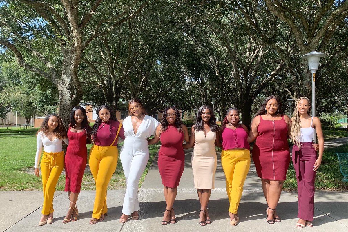 usfwtlt's tweet photo. Introducing this years 2019-2020 Executive Board 💛❤️ We can’t wait to meet everyone at our upcoming events and we wish everyone an amazing semester✨ #USFWTLT #wtlt #usf23 #usf22 #usf21 #usf20 #usf19 https://t.co/TlOkbqzg1N