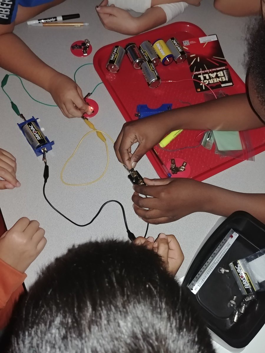 KKgrade4's tweet photo. Hands on Science! Exploring electrical energy with circuits and energy balls! #CFISDspirit #pumapride @PostmaPumas https://t.co/t71WSdCtlz