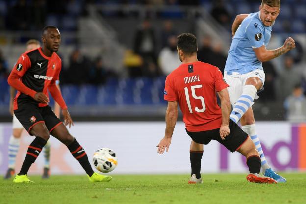 ROUGEmemoire's tweet photo. En dépit d'une performance globalement solide qui aurait méritée meilleure issue, le Stade Rennais s'incline sur la pelouse de Lazio (2-1) ce jeudi en Europa League. Jérémy Morel avait ouvert le score (55'). #SSLSRFC 
🔄 https://t.co/C59Xm9d7Sm https://t.co/n6TdzUlt6P