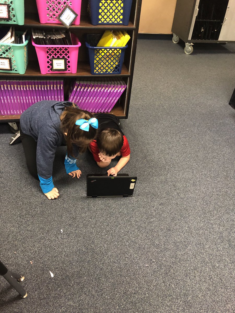 MrsCogar's tweet photo. Exploring density, mass and weight with Gizmos #eaglesonamission #kleinscience @EhrhardtKISD https://t.co/xCVRRjXNOb
