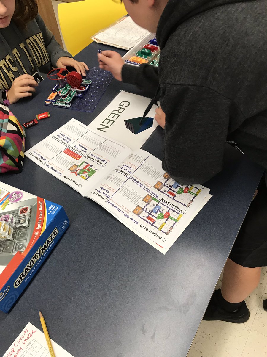 VWLibrarian1's tweet photo. STEAM Day in the Library! A little book selection, a little coding with Root, a little engineering challenge, a little designing, some research.... something for everyone! #Librariesdoitall 😎#librarieschangelives @WCSDEmpowers @GriffinPride2 @ASchout10 @WJrLibrary @KRESLibrary https://t.co/Bwn34w0n4T