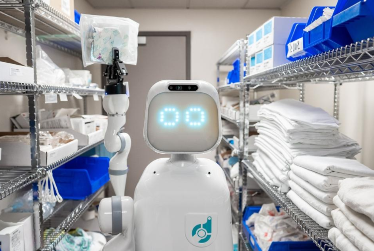 statesman's tweet photo. Austin startup Diligent Robotics says its medical delivery robot is ready to roll https://t.co/RTGhqvcrzt https://t.co/4YUcEa8FWN