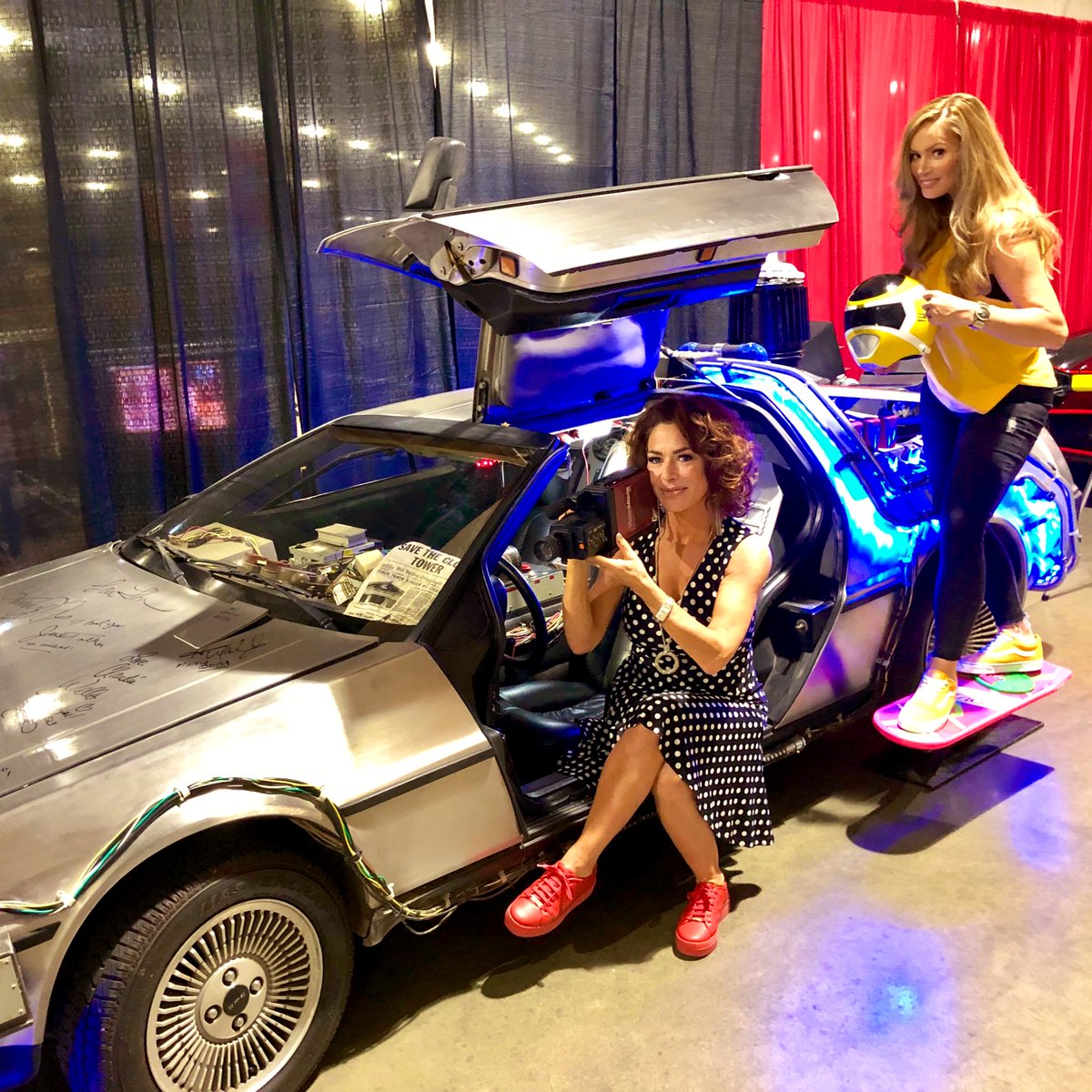 #Throwback with the lovely #BackToTheFuture ⭐️ #ClaudiaWells aka #JenniferParker from @BacktotheFuture #BTTF ⚡️

#ThrowbackThursday #TBT #TBThursday #iCCCon #iCCCNashville @ICCCNashville @TheClaudiaWells