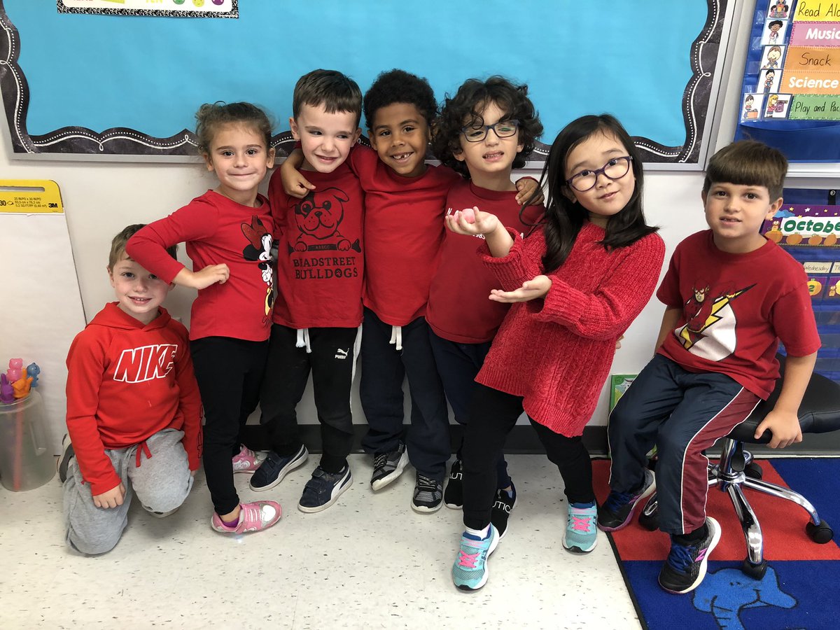MissFarrKinder's tweet photo. Happy spirit day! #Bulldogs #ABECC https://t.co/FdoykiB8cq