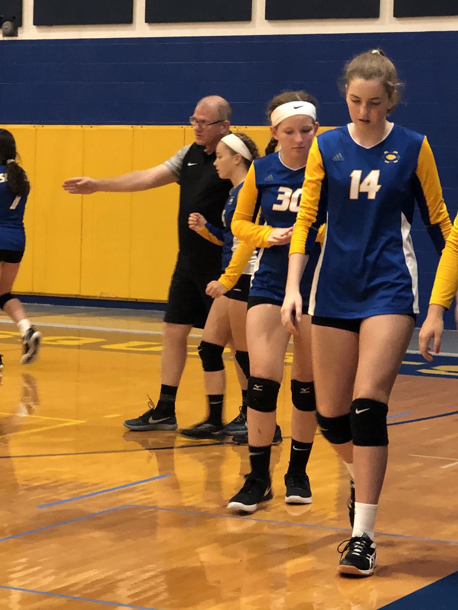 JBert01's tweet photo. @FBracher has to be among the very finest middle school volleyball coaches in the entire state of Indiana! @CNMS_ATHLETICS is extremely fortunate to him here with us! Squires 8th grade over Heritage Hills in two sets! #squires #legend #fredrocks https://t.co/xHIE8QqyP4