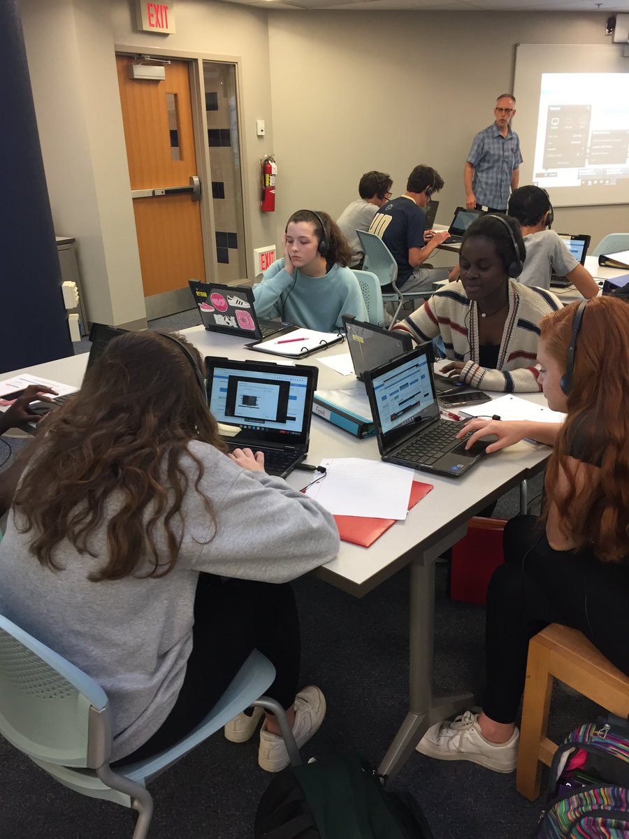 JSaloky's tweet photo. Monsieur Cope led his French 2 students on a screencast-o-matic journey today helping them to record videos of the rooms and items in their homes. The new and improved 9th grade media center allowed students to record in a variety of locations. #SFLearns #LevelingUpLearning https://t.co/mDhtqOMVRO