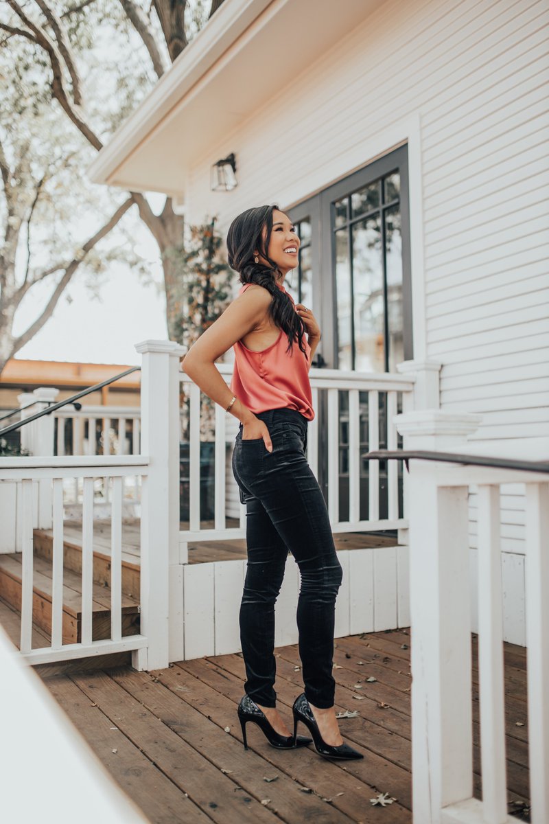 HKCung's tweet photo. I found the best velvet pants for fall and the holiday season by @OfficialNYDJ available at @Nordstrom! #ad So excited to partner with Nordstrom to share a few ways to style these for fall.
P.S. they have the best fit and are so flattering on!
https://t.co/PnZ534kNby https://t.co/wm3j02A5wm