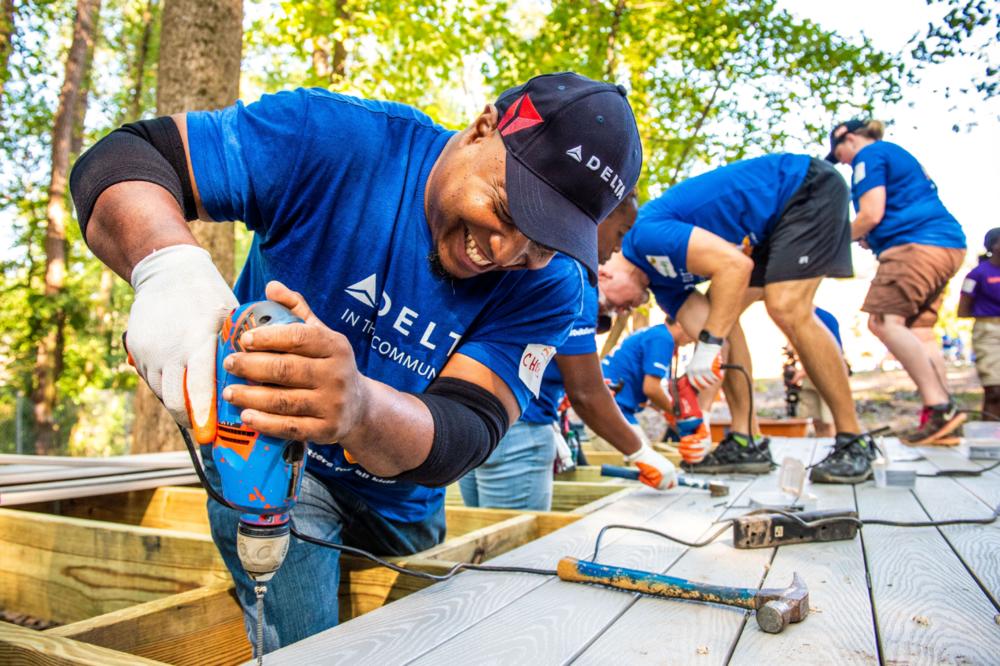 HandsOnAtlanta's tweet image. Huge thank you and shout out to the Hands On Atlanta Week Presenting Sponsor @Delta. We're excited to spend another day building @kaboom playground with you! #atlserves bit.ly/2HkZkSB