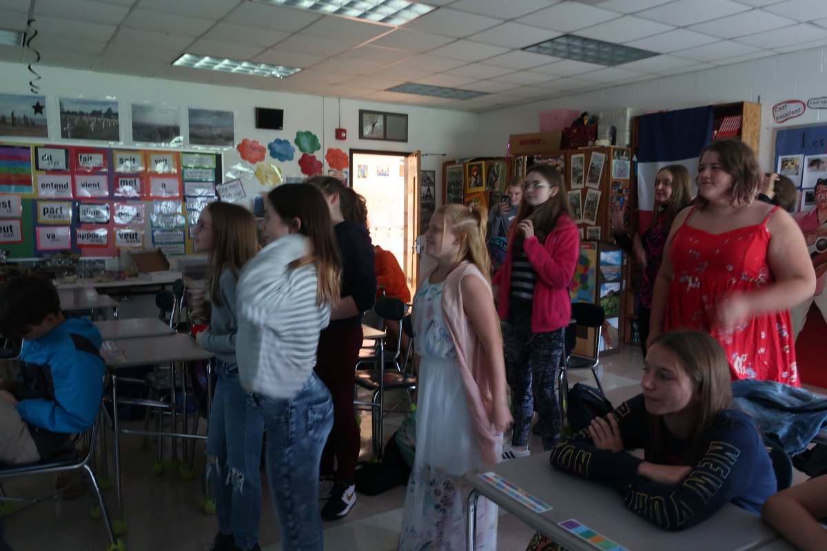 HCSPennHen's tweet image. Today we listened to the next two songs on our Manie Musicale  - one of them was Le Coach - this song definitely requires dancing. It was way too fun. #dancingisfun 😀🇫🇷😀
