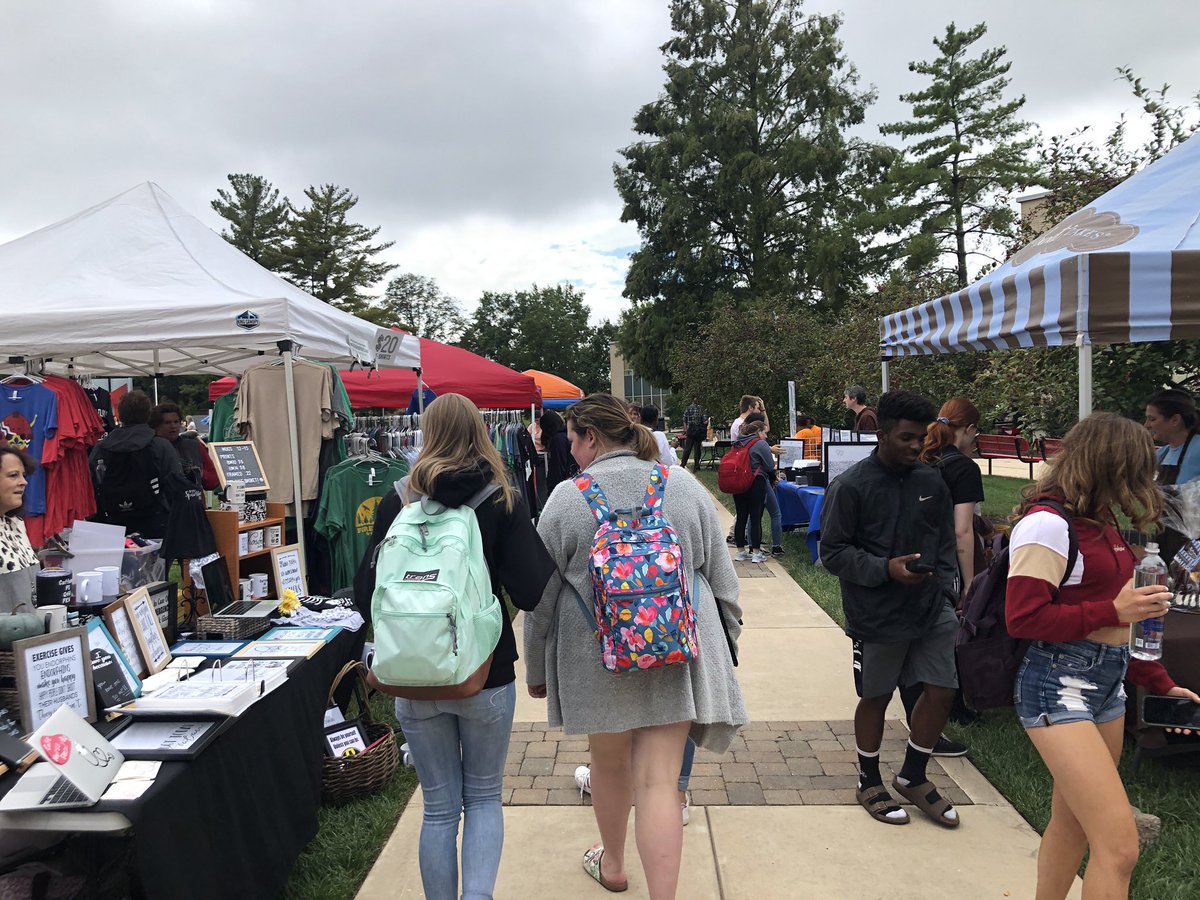 CoreValuesatMU's tweet photo. HUGE thank you to everyone that showed up at the @MaryvilleU Farmers Market! We appreciate all of these amazing vendors and the students that came to the event to celebrate Sustainability Month! https://t.co/ZSxnRnaXDs